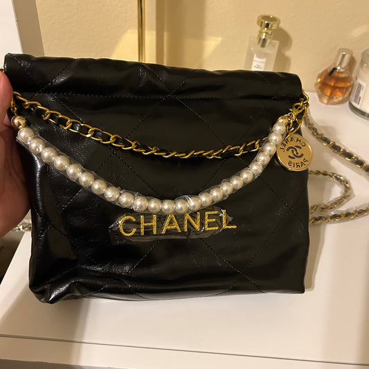 CC 22 Mini Pearl Strap Bag