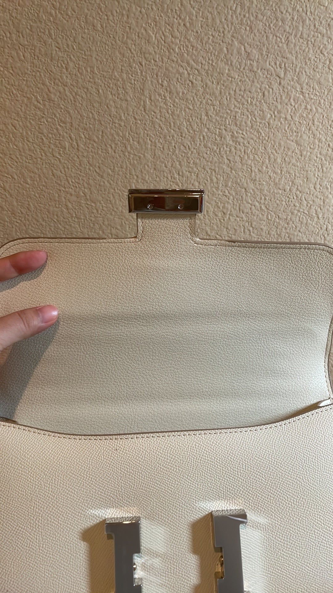 Elegant Embossed Leather Shoulder Bag